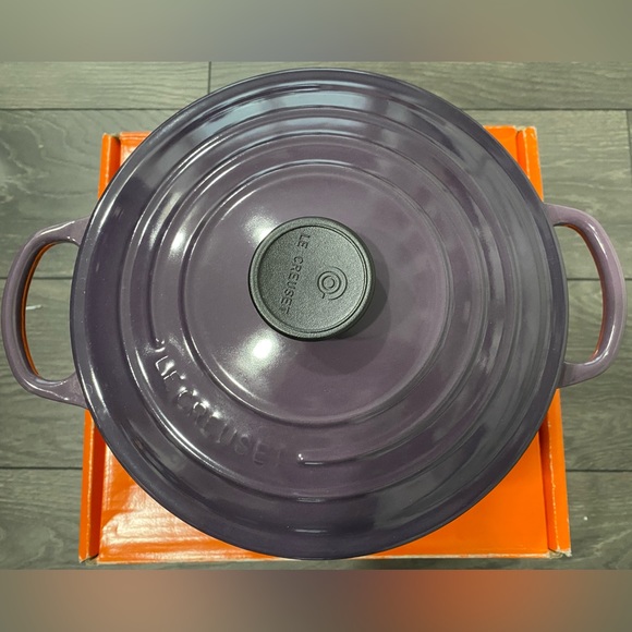 NIB Le Creuset Deep Dutch Oven Cassis - Picture 2 of 8
